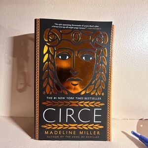 Circe by Madeline Miller Paperback